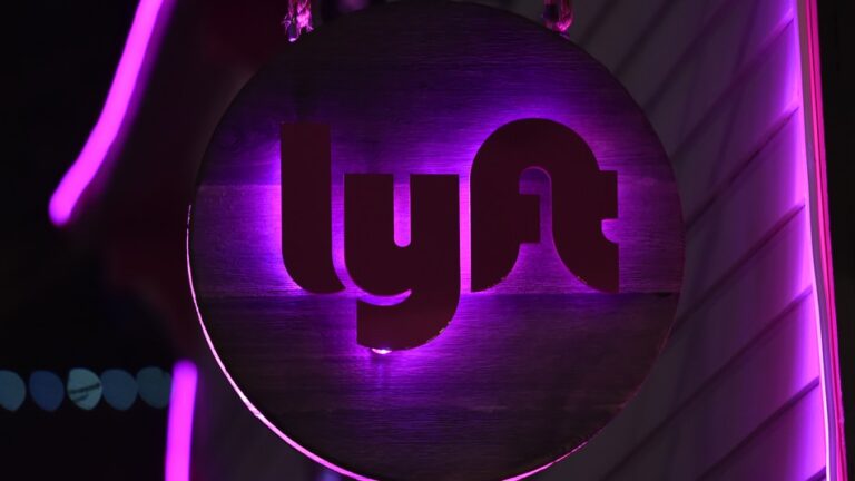 Toyota gets $550-million self-driving Lyft