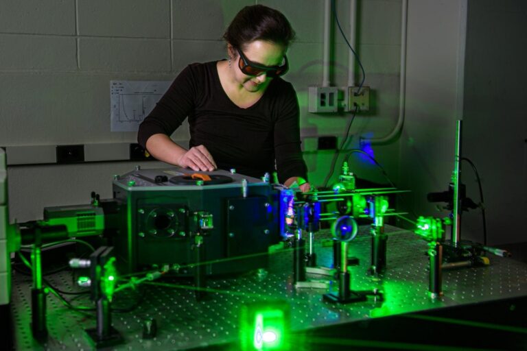 Researchers make gains in artificial photosynthesis