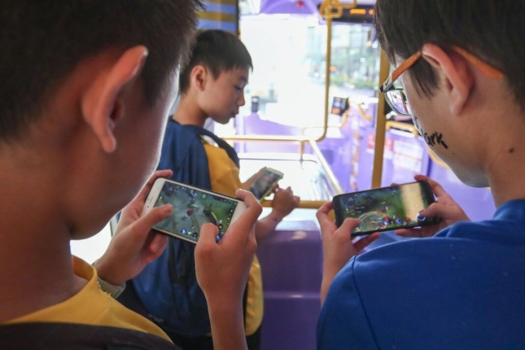 China sets online gaming limit for kids at one hour on weekends and holidays