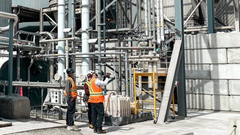 Study indicates that carbon-capturing material could help industry reduce emissions and costs