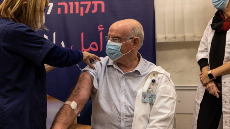 Fourth vaccine dose shows limited results against Omicron – Israeli study