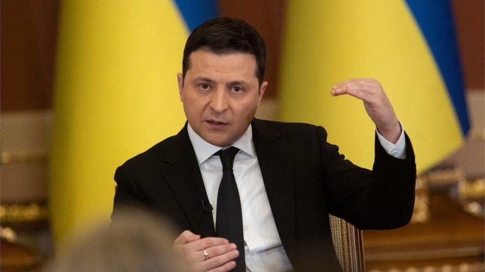 Ukraine president tells West not to panic