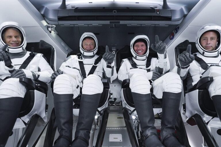 Crew of first private flight to ISS prepare for return