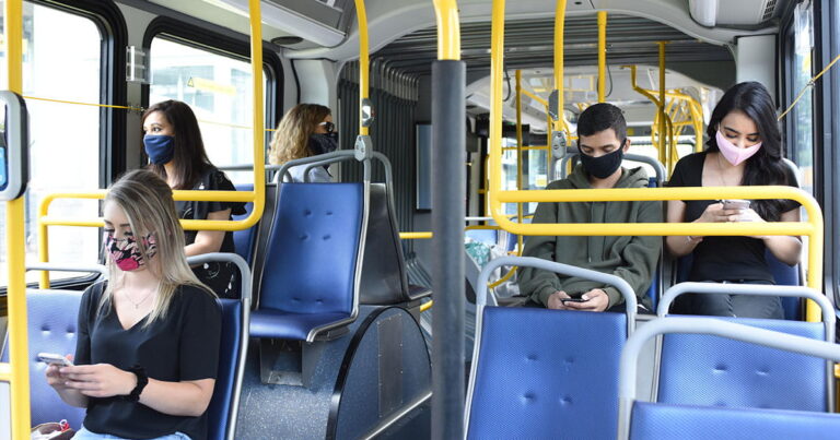 Federal judge strikes down CDC mask mandate for public transport