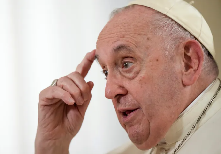 Pope Francis says laws criminalizing homosexuality must end