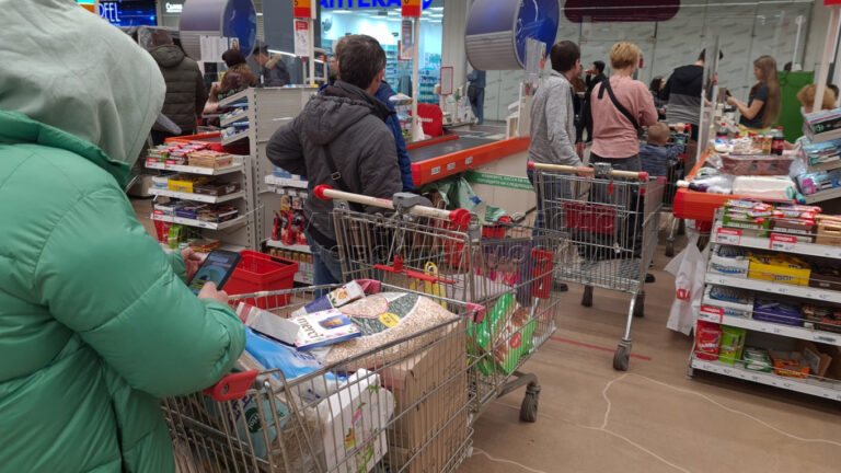 Russia’s economy shrinks less than expected