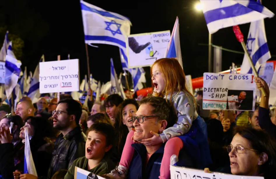 Hundreds of thousands take to streets in Israel