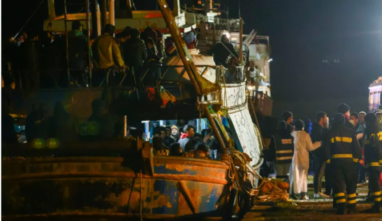 More than 1,000 refugees brought ashore in Italy rescues