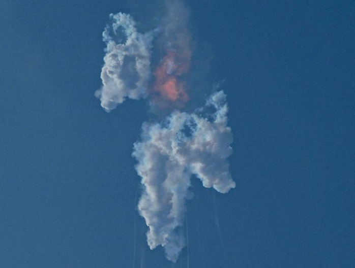 Huge SpaceX rocket explodes on test flight