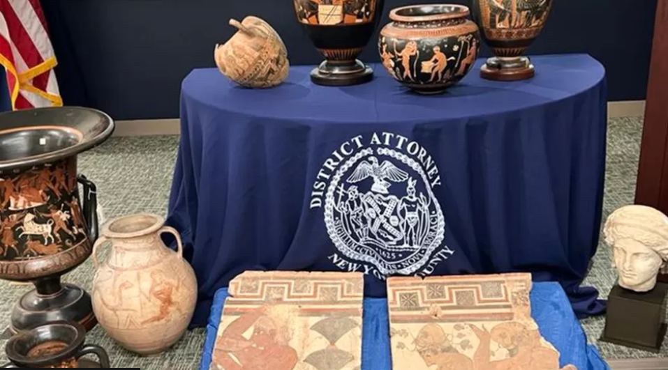 U.S. returns haul of stolen artefacts to Italy
