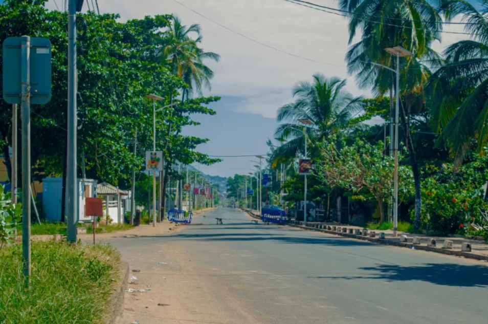 At least 20 killed, prisoners freed in Sierra Leone attacks