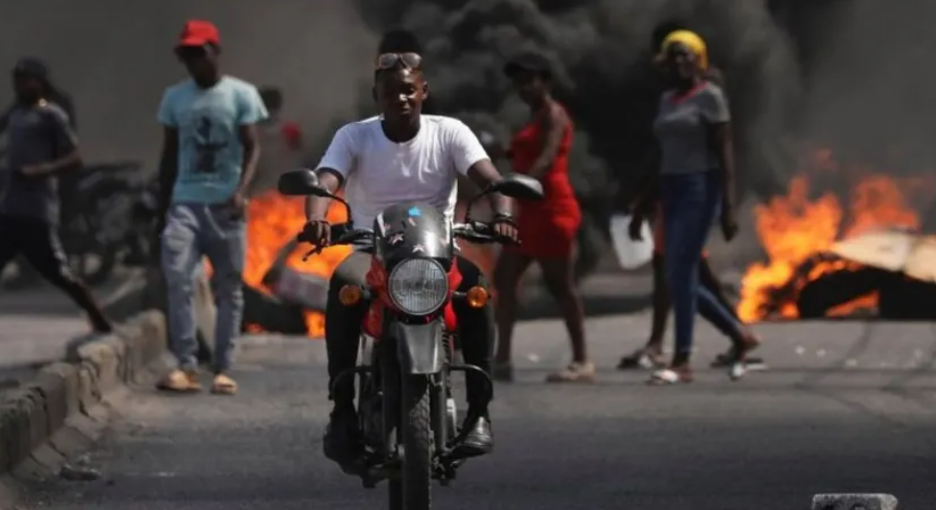 Haitian gangs free 4,000 inmates