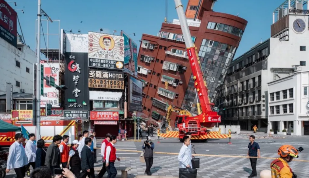 Taiwan wakes up to aftermath of worst earthquake in 25 years