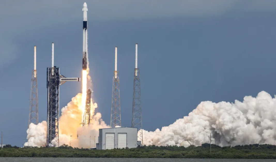 SpaceX Dragon capsule starts mission to return two stranded astronauts