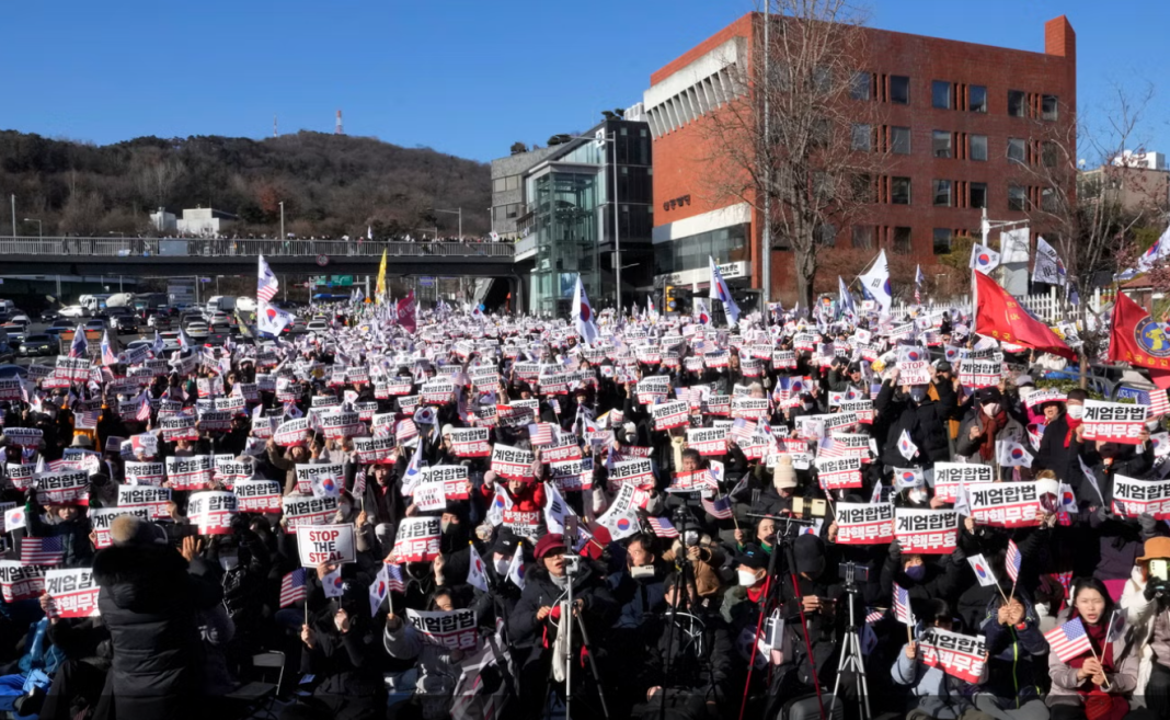 A dawn stand-off, a human wall, and a failed arrest: South Korea enters uncharted territory