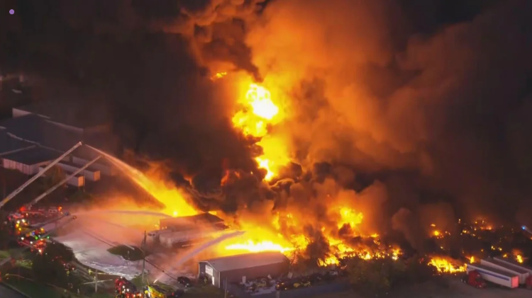 11 dead in crash after engine falls off cargo plane during takeoff in Kentucky