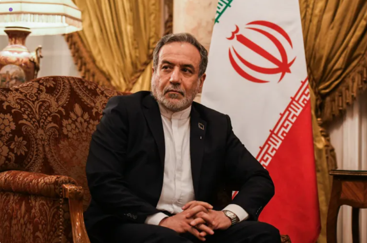 Foreign minister warns that Iran is ready for war if U.S. tests it