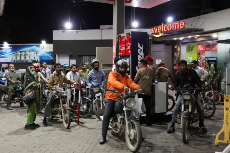 Pakistan orders sweeping austerity measures as Iran war triggers oil crisis