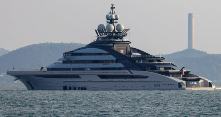 Russian superyacht sails through Strait of Hormuz despite blockade